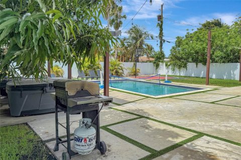 House in Cutler Bay, Florida 5 bedrooms, 208.66 sq.m. № 1814670 - photo 10