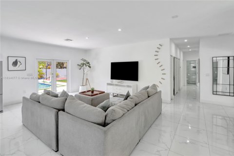 House in Cutler Bay, Florida 5 bedrooms, 208.66 sq.m. № 1814670 - photo 16