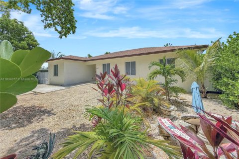 House in Cutler Bay, Florida 5 bedrooms, 208.66 sq.m. № 1814670 - photo 9