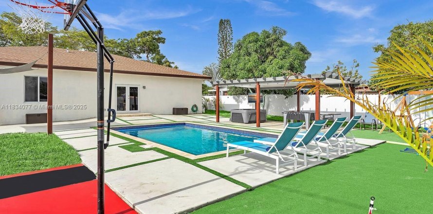 House in Cutler Bay, Florida 5 bedrooms, 208.66 sq.m. № 1814670