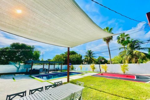 House in Cutler Bay, Florida 5 bedrooms, 208.66 sq.m. № 1814670 - photo 13