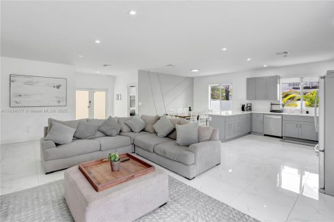 House in Cutler Bay, Florida 5 bedrooms, 208.66 sq.m. № 1814670 - photo 17