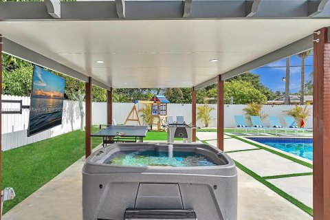 House in Cutler Bay, Florida 5 bedrooms, 208.66 sq.m. № 1814670 - photo 6