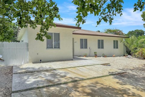 House in Cutler Bay, Florida 5 bedrooms, 208.66 sq.m. № 1814670 - photo 8