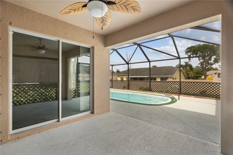 House in Hudson, Florida 4 bedrooms, 190.73 sq.m. № 1677786 - photo 2