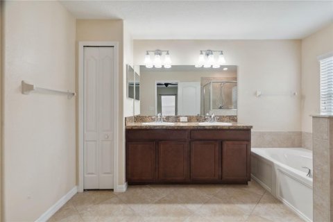 House in Hudson, Florida 4 bedrooms, 190.73 sq.m. № 1677786 - photo 9