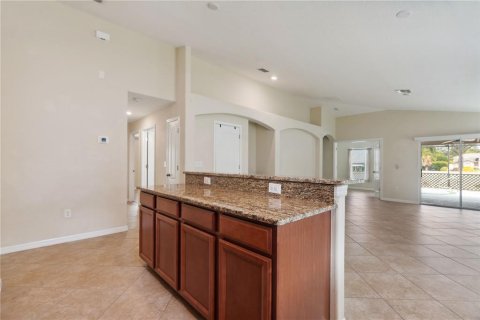 House in Hudson, Florida 4 bedrooms, 190.73 sq.m. № 1677786 - photo 15