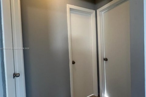Copropriété à louer à Hialeah, Floride: 2 chambres, 102.75 m2 № 1954507 - photo 3