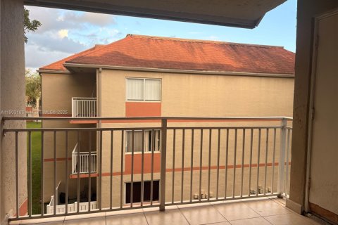 Copropriété à louer à Hialeah, Floride: 2 chambres, 102.75 m2 № 1954507 - photo 6