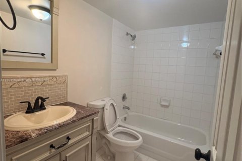 Copropriété à louer à Hialeah, Floride: 2 chambres, 102.75 m2 № 1954507 - photo 11