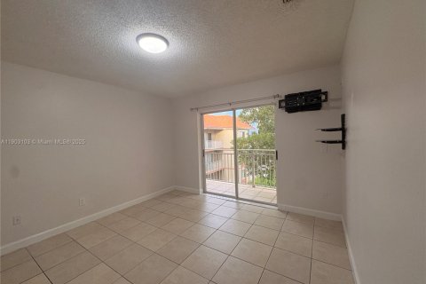 Copropriété à louer à Hialeah, Floride: 2 chambres, 102.75 m2 № 1954507 - photo 12