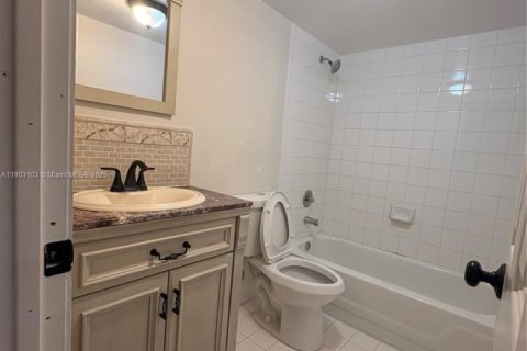 Copropriété à louer à Hialeah, Floride: 2 chambres, 102.75 m2 № 1954507 - photo 7