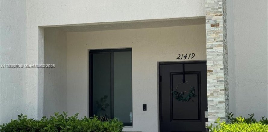 Townhouse in Miami, Florida 3 bedrooms, 137.96 sq.m. № 1996540