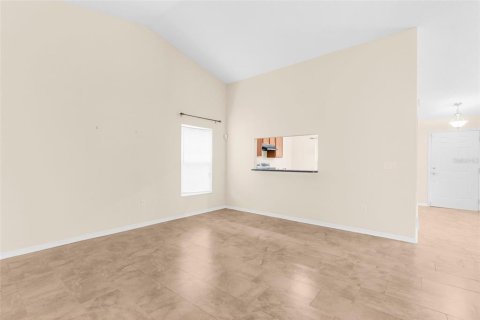 House in Zephyrhills, Florida 3 bedrooms, 127.09 sq.m. № 1913158 - photo 9