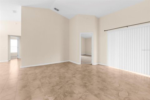 House in Zephyrhills, Florida 3 bedrooms, 127.09 sq.m. № 1913158 - photo 7
