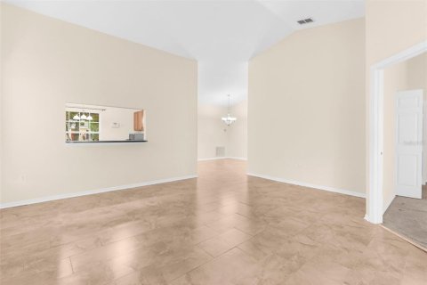 House in Zephyrhills, Florida 3 bedrooms, 127.09 sq.m. № 1913158 - photo 8