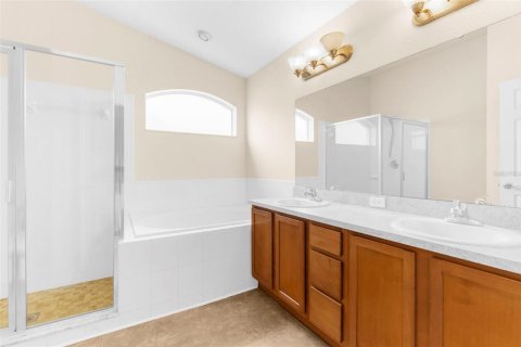 House in Zephyrhills, Florida 3 bedrooms, 127.09 sq.m. № 1913158 - photo 16