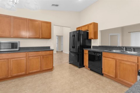 House in Zephyrhills, Florida 3 bedrooms, 127.09 sq.m. № 1913158 - photo 13
