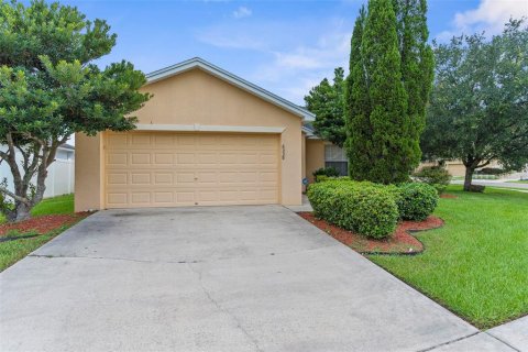House in Zephyrhills, Florida 3 bedrooms, 127.09 sq.m. № 1913158 - photo 2