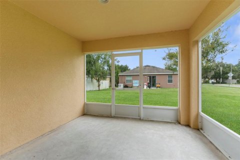 House in Zephyrhills, Florida 3 bedrooms, 127.09 sq.m. № 1913158 - photo 26