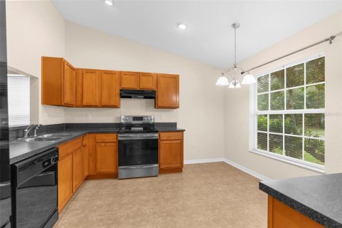 House in Zephyrhills, Florida 3 bedrooms, 127.09 sq.m. № 1913158 - photo 11