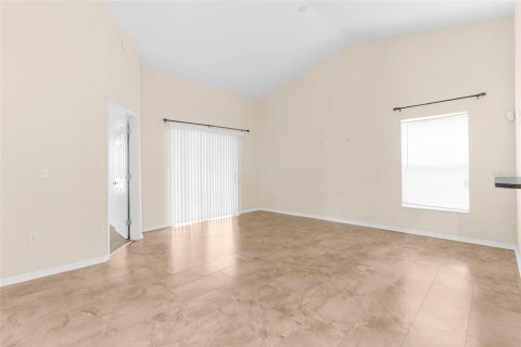 House in Zephyrhills, Florida 3 bedrooms, 127.09 sq.m. № 1913158 - photo 6