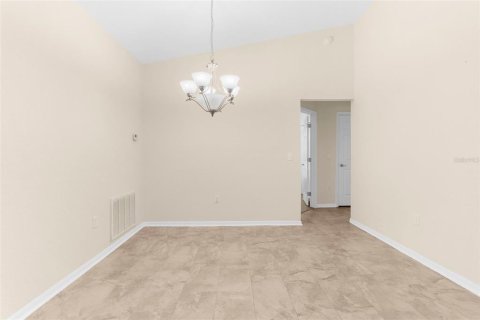 House in Zephyrhills, Florida 3 bedrooms, 127.09 sq.m. № 1913158 - photo 5
