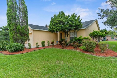 House in Zephyrhills, Florida 3 bedrooms, 127.09 sq.m. № 1913158 - photo 4