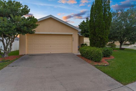 House in Zephyrhills, Florida 3 bedrooms, 127.09 sq.m. № 1913158 - photo 3