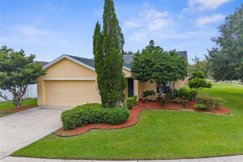 House in Zephyrhills, Florida 3 bedrooms, 127.09 sq.m. № 1913158 - photo 1