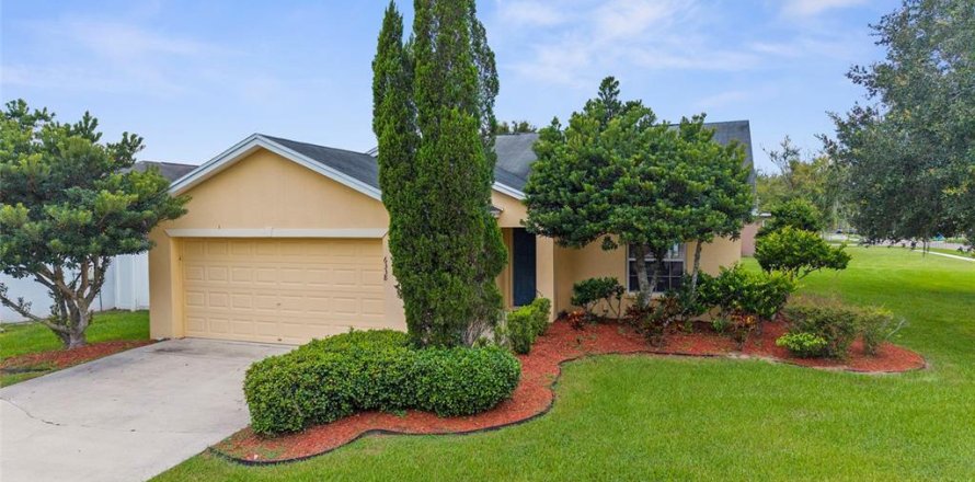 House in Zephyrhills, Florida 3 bedrooms, 127.09 sq.m. № 1913158