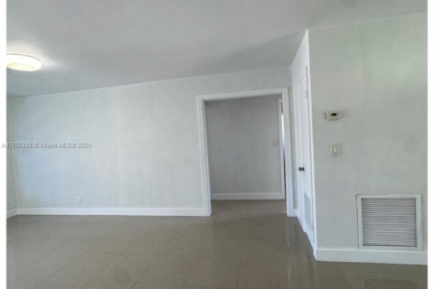 Villa ou maison à vendre à Hollywood, Floride: 3 chambres, 105.17 m2 № 1960294 - photo 7