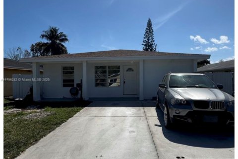 Villa ou maison à vendre à Hollywood, Floride: 3 chambres, 105.17 m2 № 1960294 - photo 1