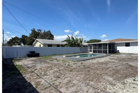 Villa ou maison à vendre à Hollywood, Floride: 3 chambres, 105.17 m2 № 1960294 - photo 17