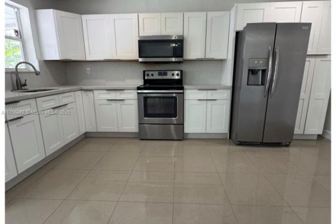 Villa ou maison à vendre à Hollywood, Floride: 3 chambres, 105.17 m2 № 1960294 - photo 5