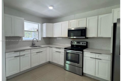 Villa ou maison à vendre à Hollywood, Floride: 3 chambres, 105.17 m2 № 1960294 - photo 4