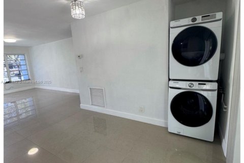 Villa ou maison à vendre à Hollywood, Floride: 3 chambres, 105.17 m2 № 1960294 - photo 6