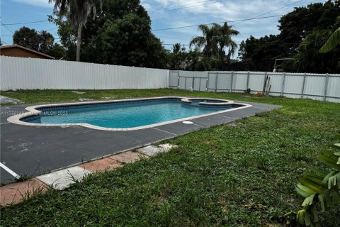 Villa ou maison à vendre à Hollywood, Floride: 3 chambres, 105.17 m2 № 1960294 - photo 24