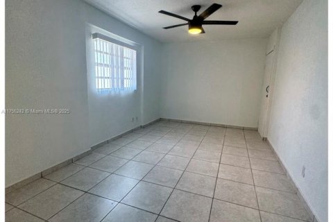 Villa ou maison à vendre à Hollywood, Floride: 3 chambres, 105.17 m2 № 1960294 - photo 14