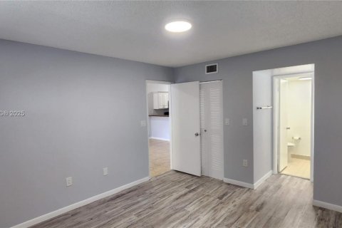 Купить кондоминиум в Санрайз, Флорида 2 спальни, 91.6м2, № 1973384 - фото 22