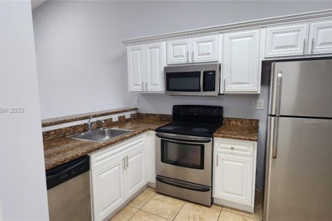 Купить кондоминиум в Санрайз, Флорида 2 спальни, 91.6м2, № 1973384 - фото 4