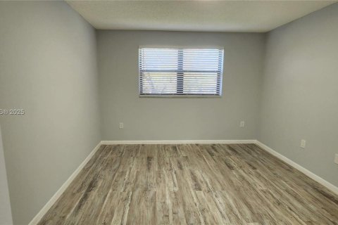 Купить кондоминиум в Санрайз, Флорида 2 спальни, 91.6м2, № 1973384 - фото 25