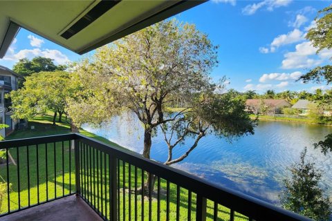 Купить кондоминиум в Санрайз, Флорида 2 спальни, 91.6м2, № 1973384 - фото 1