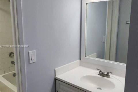 Купить кондоминиум в Санрайз, Флорида 2 спальни, 91.6м2, № 1973384 - фото 23