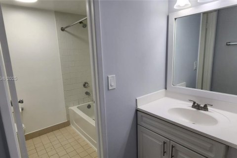 Купить кондоминиум в Санрайз, Флорида 2 спальни, 91.6м2, № 1973384 - фото 24