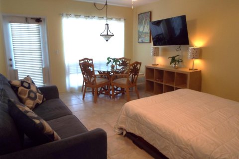Condo in Pompano Beach, Florida, 1 bedroom № 2191169 - photo 15