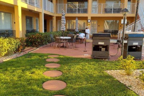 Condo in Pompano Beach, Florida, 1 bedroom № 2191169 - photo 3