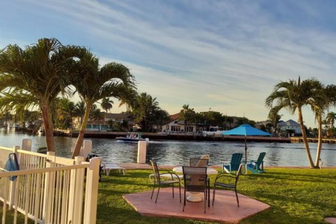 Condo in Pompano Beach, Florida, 1 bedroom № 2191169 - photo 5