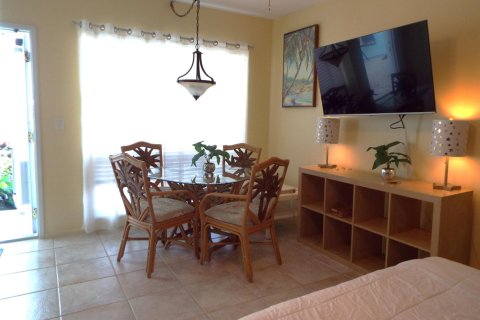 Condo in Pompano Beach, Florida, 1 bedroom № 2191169 - photo 9