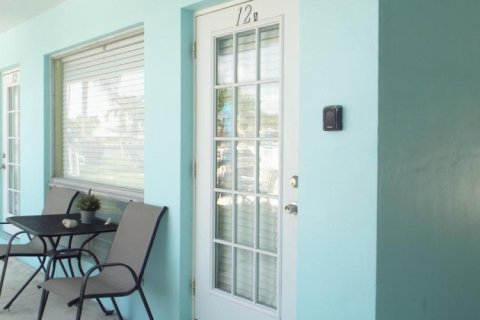 Condo in Pompano Beach, Florida, 1 bedroom № 2191169 - photo 8